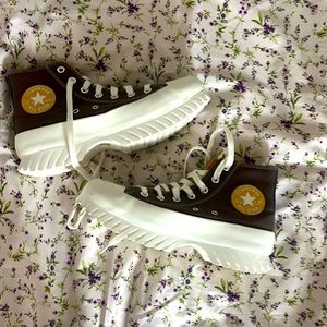 Brand New Convers Shoes in size W-8 (No box or tags)